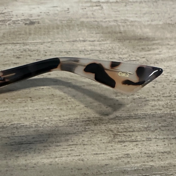 EUC Gucci Round Black and Grey Sunglasses (GG0024S 009) - Picture 7 of 15